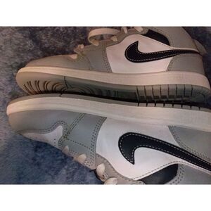 Nike Air Jordan 1 Mid sneakers